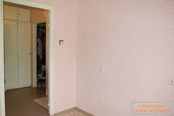 Papel pintado rosa en la habitación