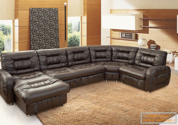 Lujoso diseñador de muebles tapizados de cuero para una amplia sala de estar.