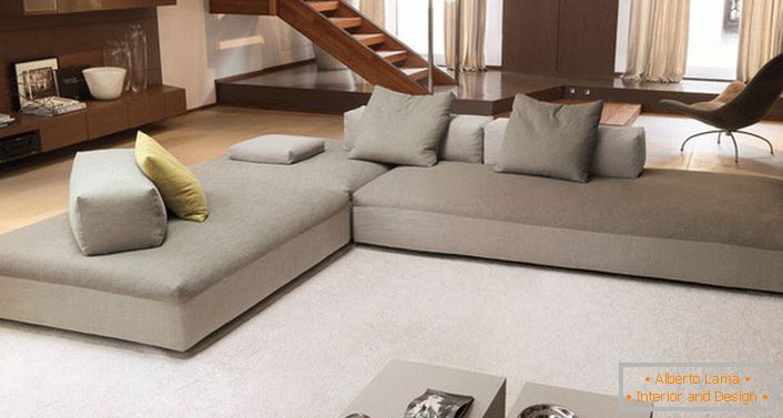 Muebles modulares blandos para el interior en el estilo del minimalismo.