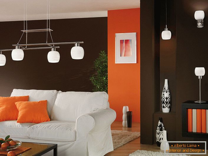 El ejemplo correcto de iluminación para la sala de estar en el estilo de la vanguardia.