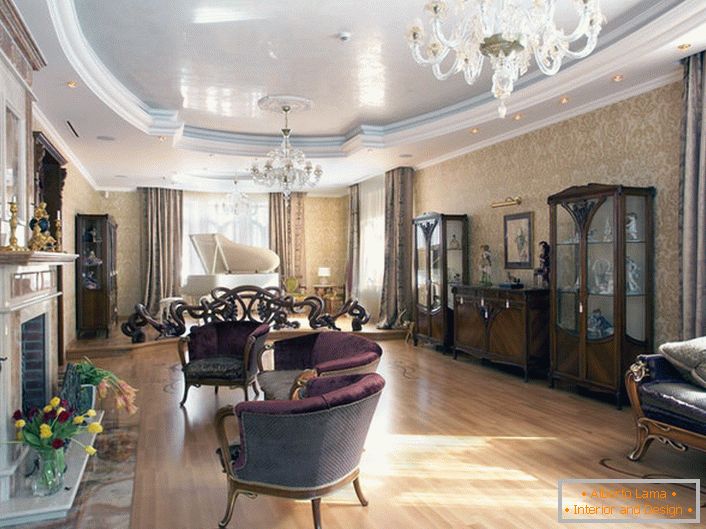 Una solución elegante para organizar el interior de la sala de estar al estilo del romanticismo.