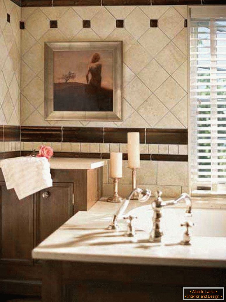 bathroom-contempo-image-of-bathroom-decoration-using-diagonal-travertine-tile-bathroom-wall-including-single-solid-oak-wood-cream-bathroom-vanity-and-white-blind-bathroom-window- tratamiento-fantástico-im