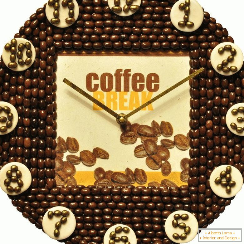 Reloj de decoración из кофейных зерен