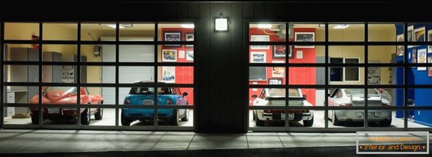 Garaje con puertas de vidrio