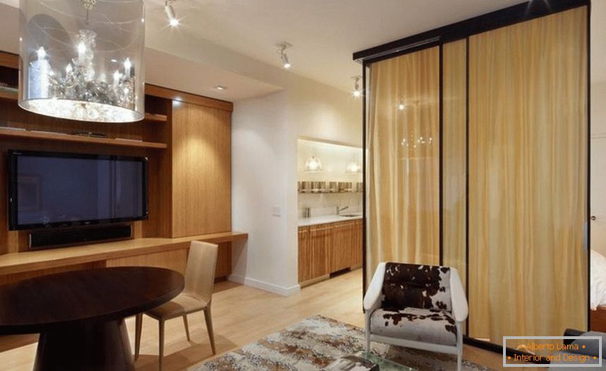 Diseño de un pequeño apartamento con divisiones de vidrio - foto 2