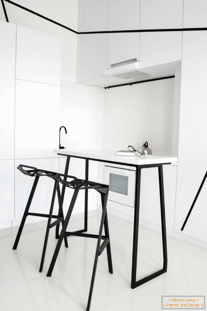 Apartamento estudio de cocina en blanco y negro