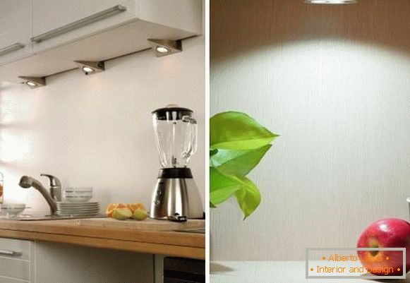 Accesorios de iluminación LED para cocina debajo de los gabinetes sobre la cabeza en la foto