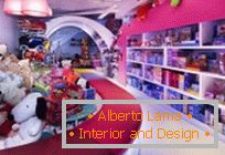 Радужный интерьер в магазине игрушек La historia de Pilar, Барселона