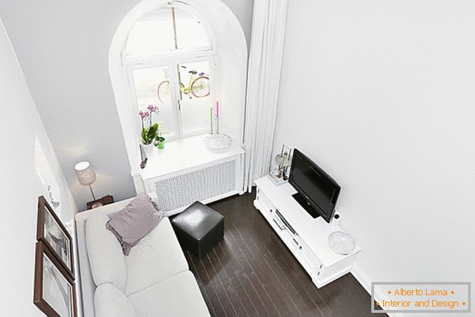El interior del apartamento es de 17 metros cuadrados en el minimalismo escandinavo