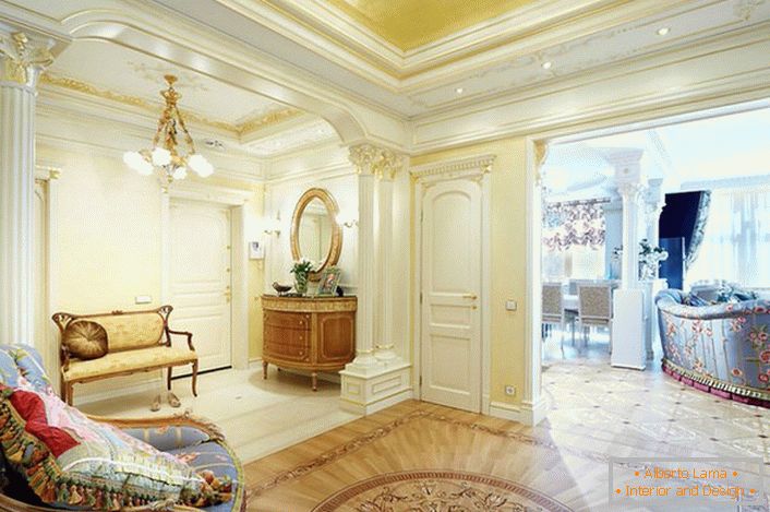 Apartamentos reales en estilo Imperio en un apartamento ordinario de Moscú.