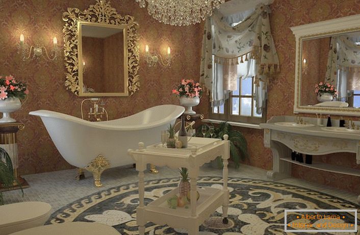 Proyecto de diseño para un baño elegante en estilo Imperio. Baño exquisito en cuatro patas doradas con dibujos, un espejo en un marco tallado, una araña de cristal de roca que combina perfectamente.