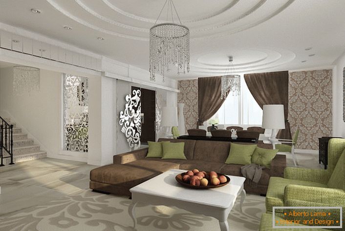 Lujosa sala de estar en estilo Imperio. Los techos multinivel adornan una iluminación bien elegida.