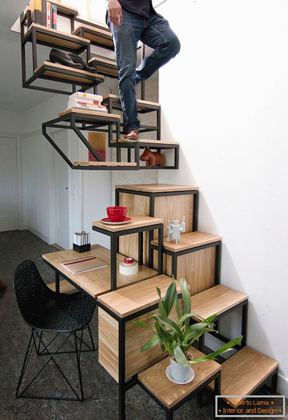 Escaleras con estantes