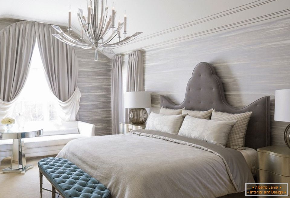 Decoración de dormitorio de lujo con textiles grises
