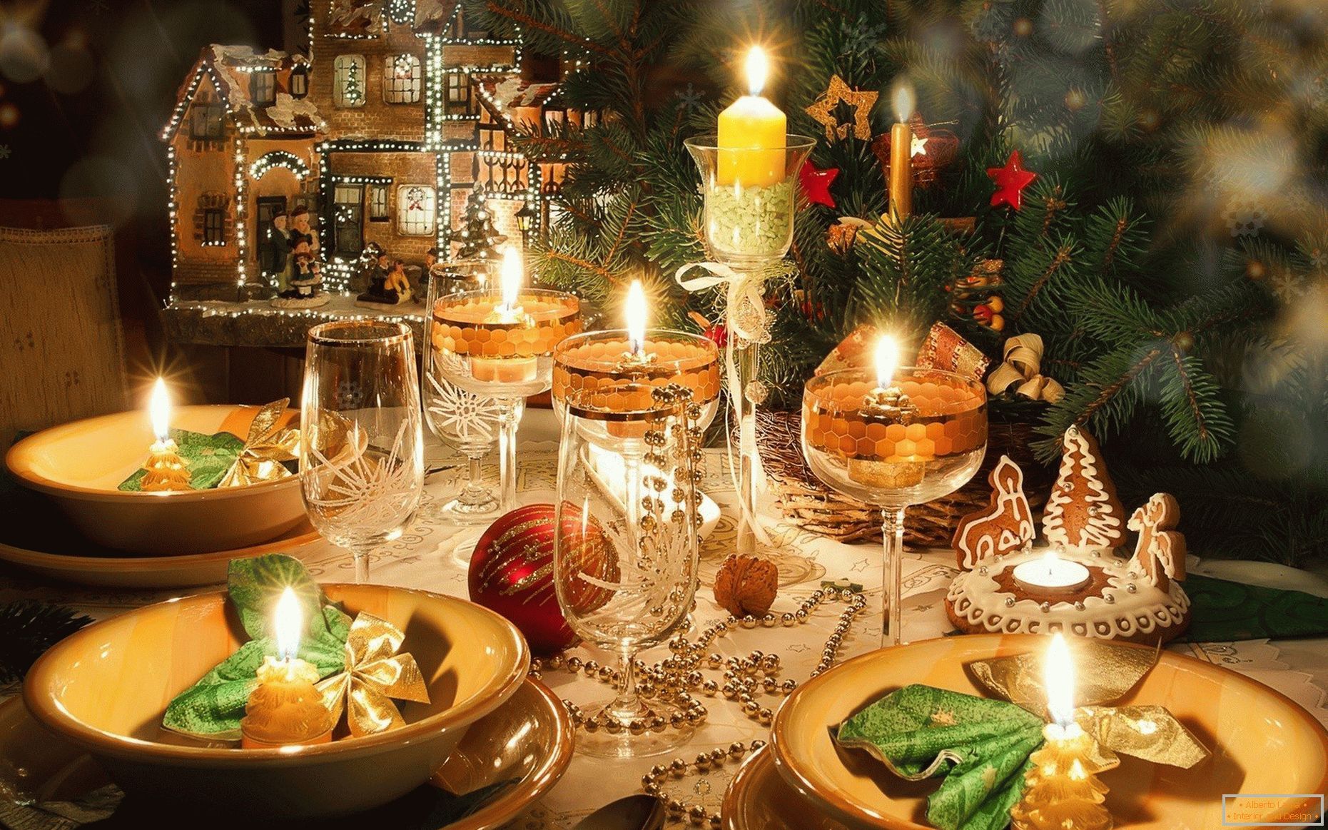 Las velas son una parte integral del servicio de Año Nuevo