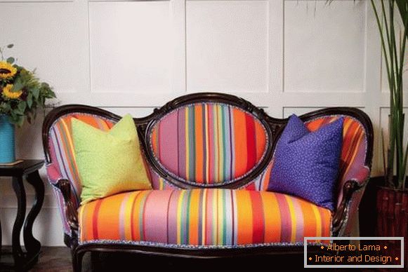 Muebles en estilo clásico con tapicería moderna