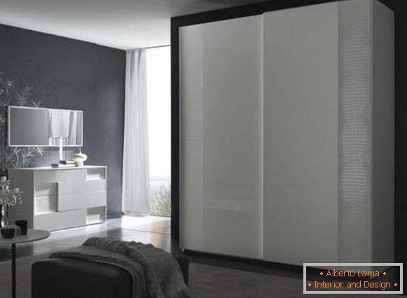 Hermosos armarios de dormitorio - blanco brillo photo