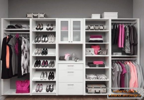 Relleno interno del armario en el dormitorio - фото гардеробной девушки