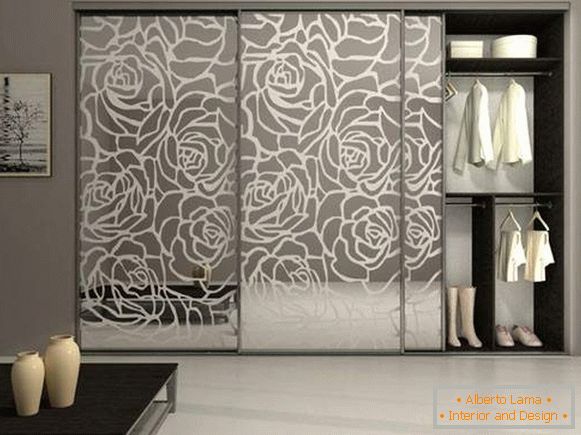 Hermosos armarios coupé en el dormitorio - diseño de fotografía con una imagen