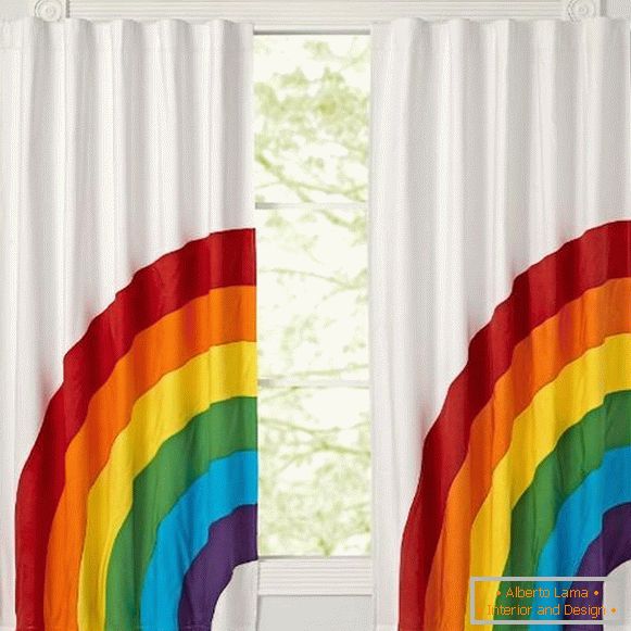 cortinas en la habitación de los niños para un niño corto, foto 26