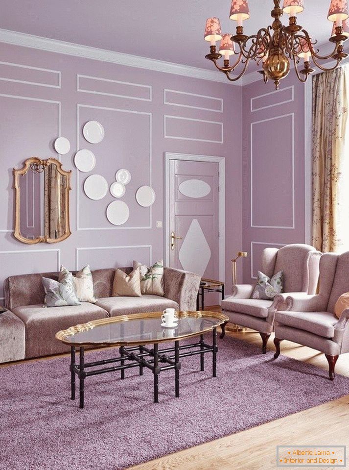 Color lila suave en la sala de estar