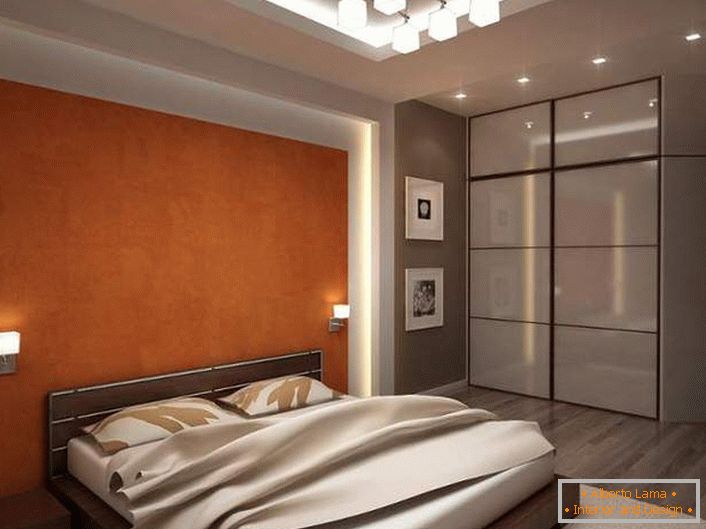 La habitación funcional con iluminación bien elegida está hecha en tonos grises y beige claro. 