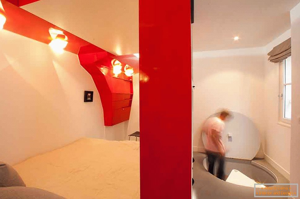 Dormitorio plegable en color blanco y rojo