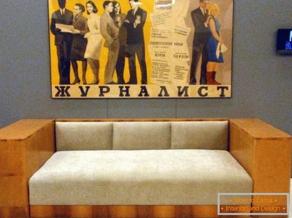 Sofá soviético con estilo y cómodo