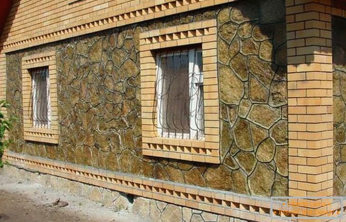 Acabado de las fachadas de las casas con piedra natural