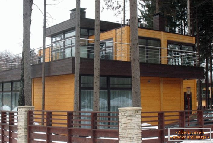 Un ejemplo del diseño correcto de una casa pequeña en el estilo de alta tecnología.