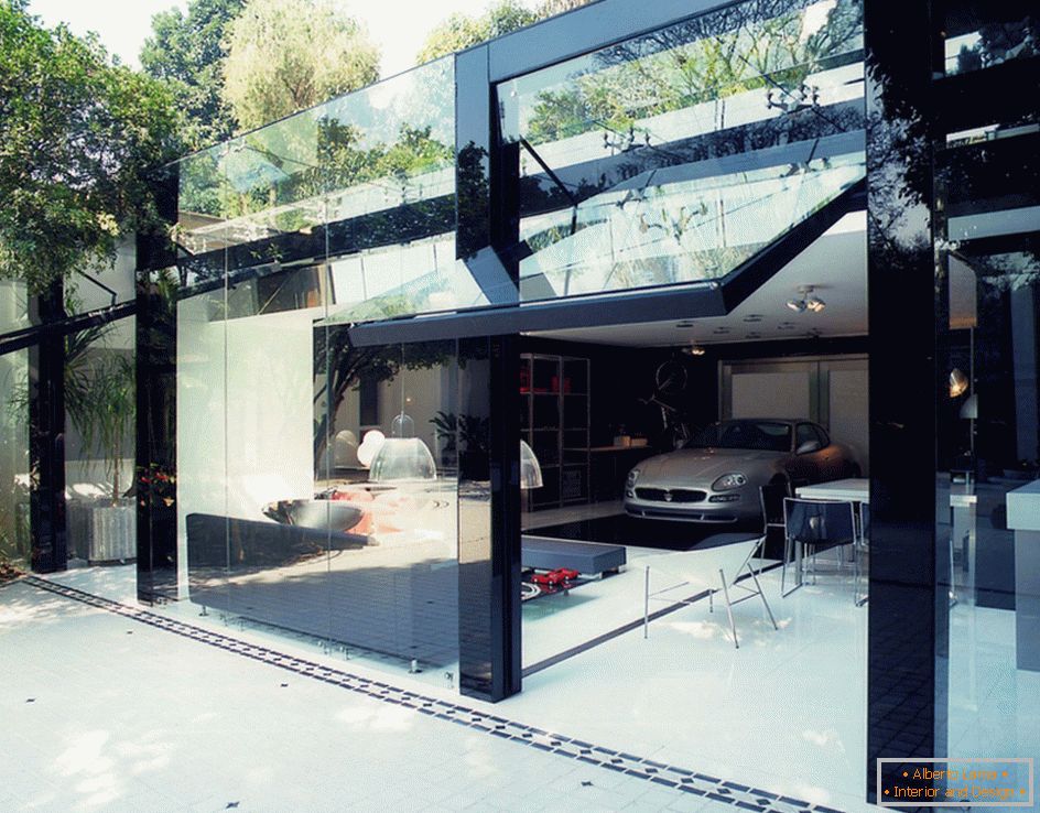Garaje moderno con puertas de vidrio