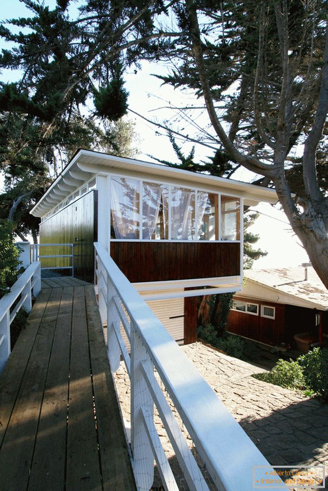 Casa moderna con terraza