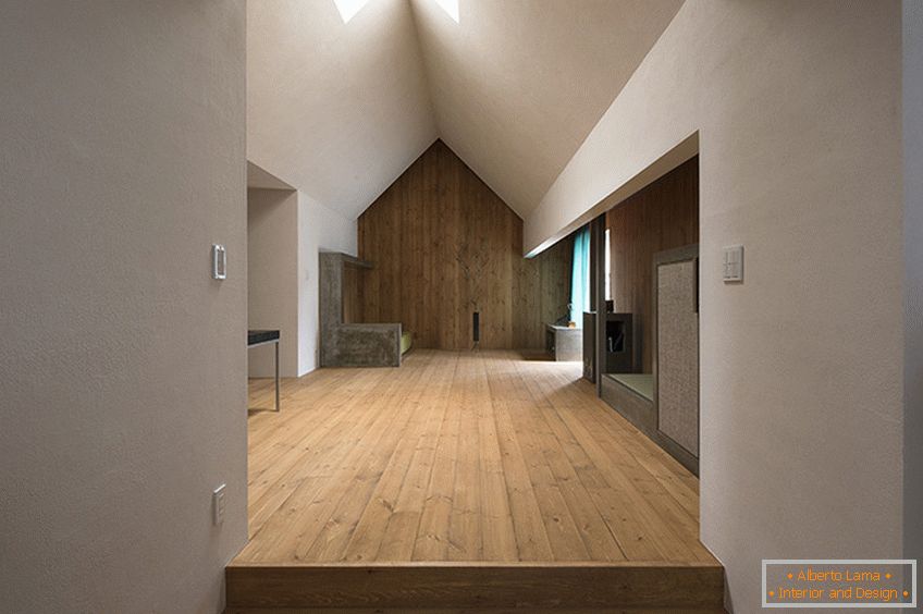 Decoración de madera en el interior de una pequeña casa moderna