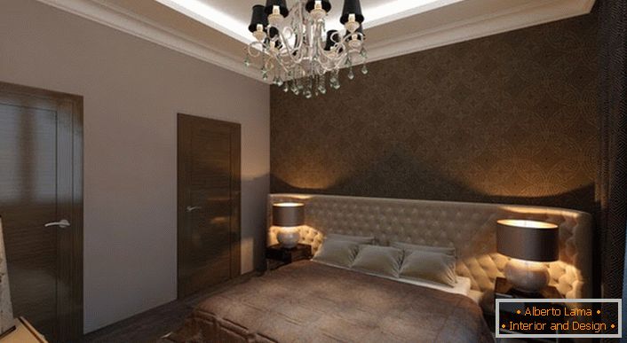 Dormitorio en el estilo Art Deco con la iluminación adecuada. La luz amortiguada crea una atmósfera de privacidad y romance en la habitación.