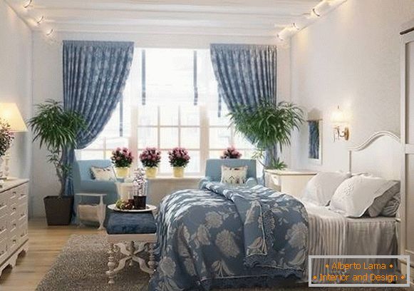 Dormitorio romántico Provence - diseño de la foto en color blanco y azul