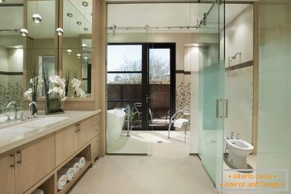 Tabiques y puertas de vidrio para baño e inodoro - foto en el interior