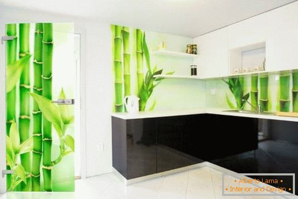 Delantal de vidrio para la cocina con una imagen de bambú