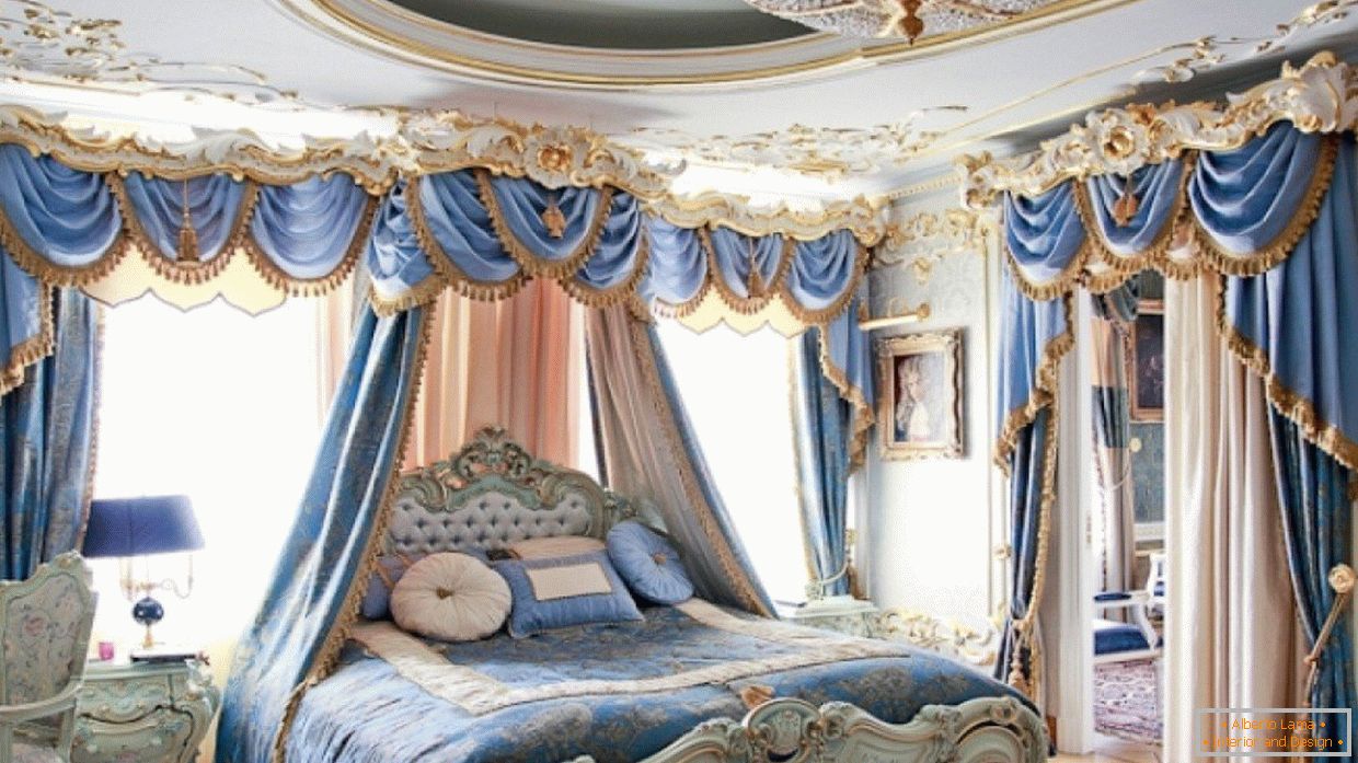 Dormitorio con interior blanco y azul
