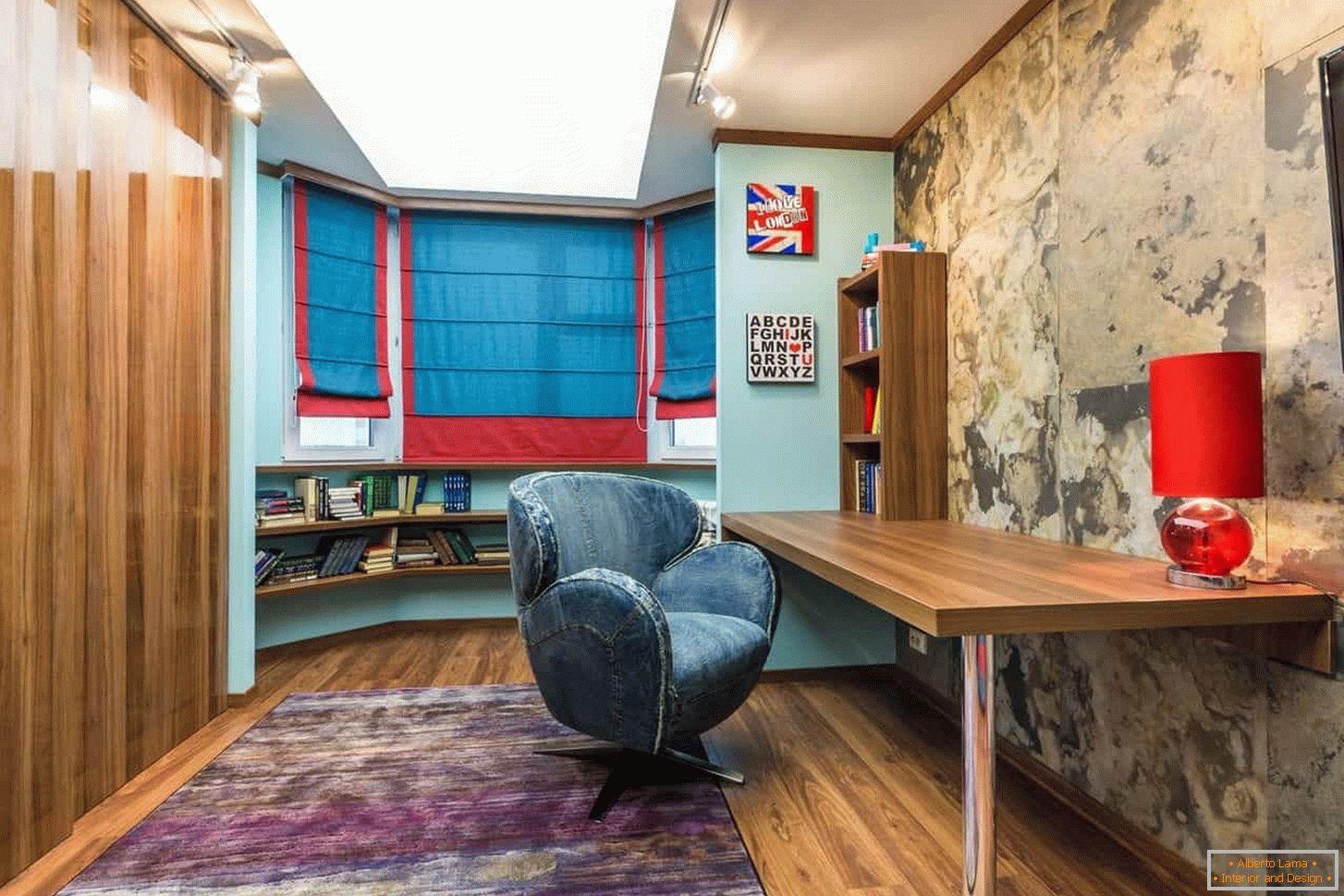 Una habitación larga hecha debajo del gabinete con elementos decorativos brillantes en el estilo grunge