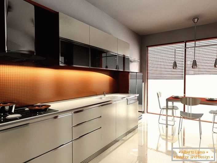 La luz tenue en la cocina de estilo moderno hace que la atmósfera sea romántica. El efecto se logra con la ayuda de persianas, que cubren las ventanas panorámicas.