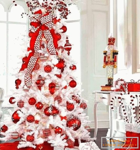 blanco-y-rojo-nuevo-año-decoración