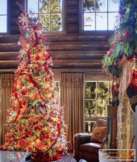 árbol de Navidad exuberante y brillante