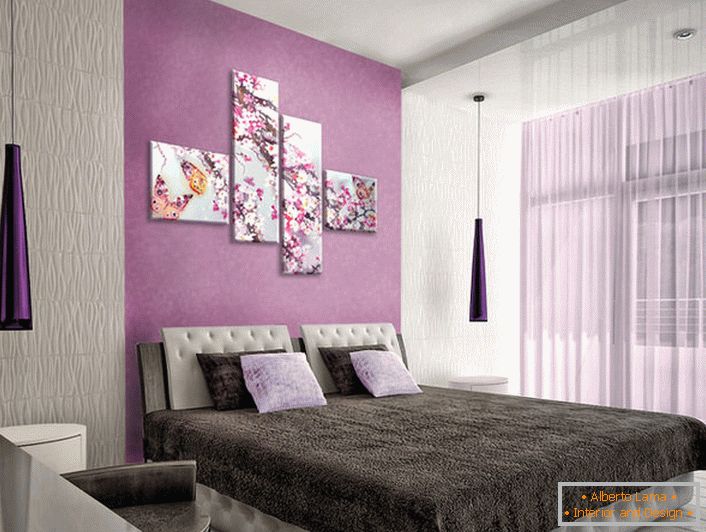 La imagen modular correctamente seleccionada no sobrecarga el diseño del dormitorio. Las inflorescencias discretas y elegantes, representadas en la imagen, diluyen el estilo estricto y conciso de decorar el dormitorio.