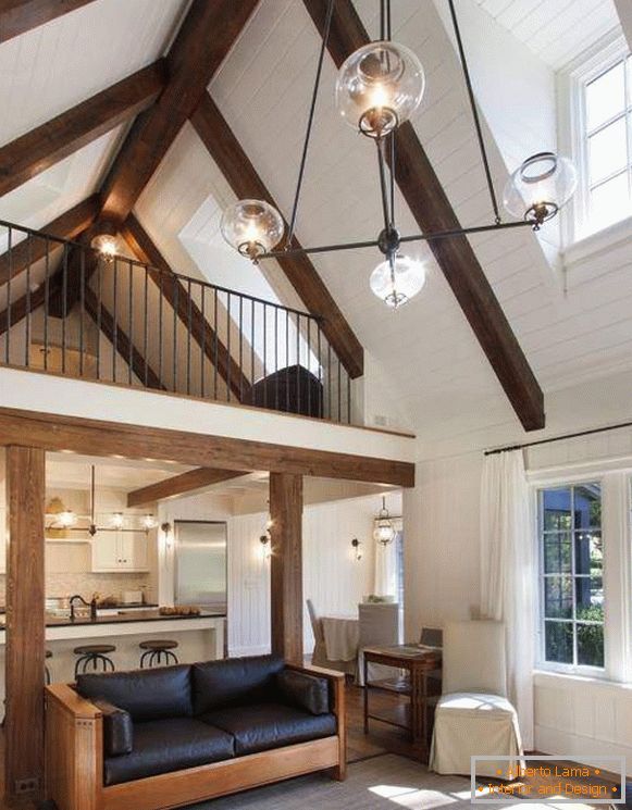 Araña forjada en estilo loft - foto de una hermosa sala de estar de una casa privada