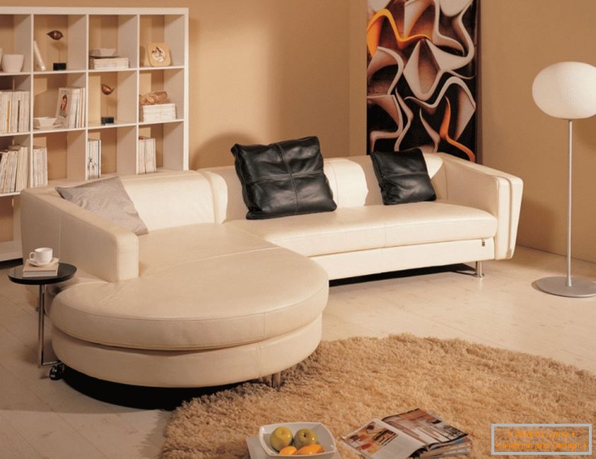 Muebles tapizados en la sala de estar en tonos beige
