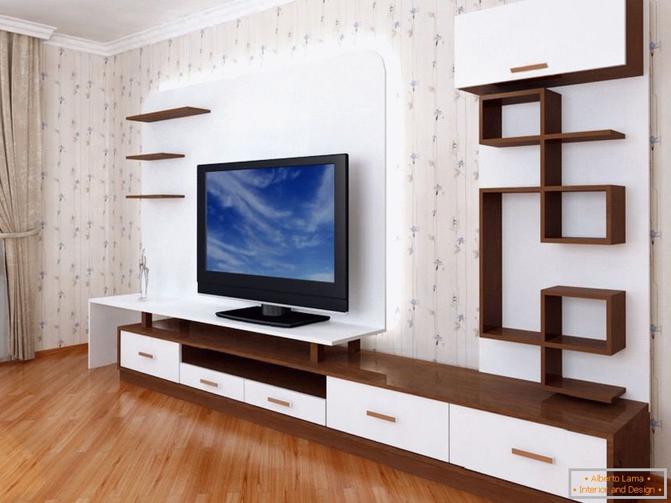 Sala de estar con un bordillo para un televisor