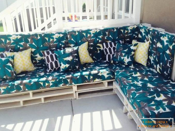 Muebles de jardín: un sofá de paletas con sus propias manos