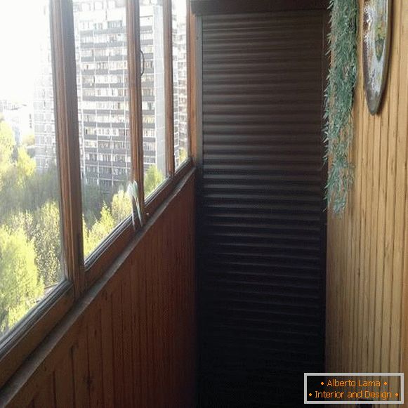 estantes y persianas para el balcón