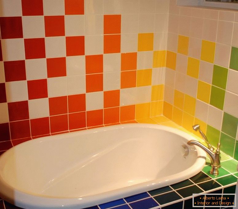 Colocando los azulejos en el baño