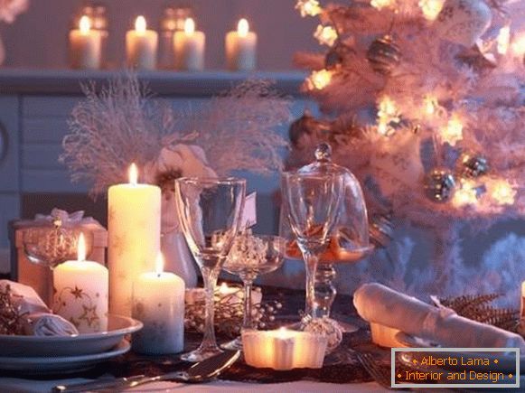 Hermosa mesa de Año Nuevo - foto de inspiración con decoraciones